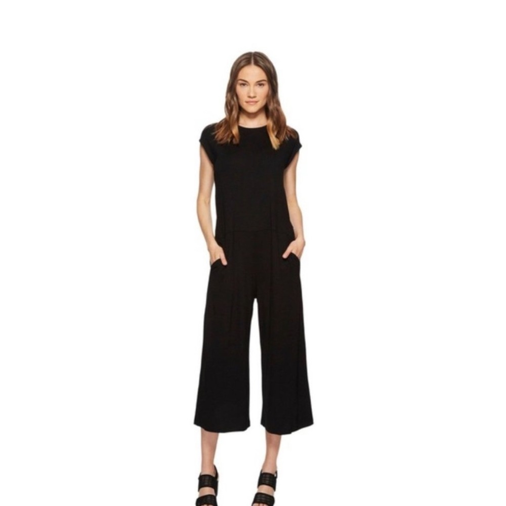 Eileen Fisher short sleeve v neck jumpsuit size: medium